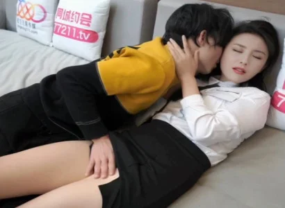 Cô nàng thư ký bí mật nện với sếp vì tiền
