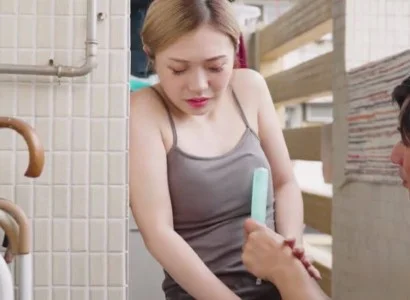 Người vợ trẻ giúp em dâu làm mẹ
