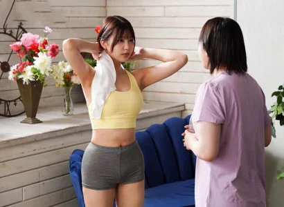 Cô nàng gợi cảm đi tập yoga rồi bị nện