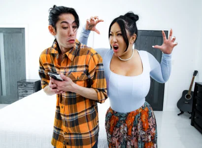 Anh con trai đem lại cho mẹ kế xăm trổ hàng múp đỉnh khoái
