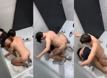 Đôi tình nhân đang làm chuyện ấy trong WC