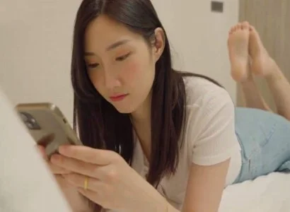 Chị vợ hú hí với anh nhân viên giao hàng